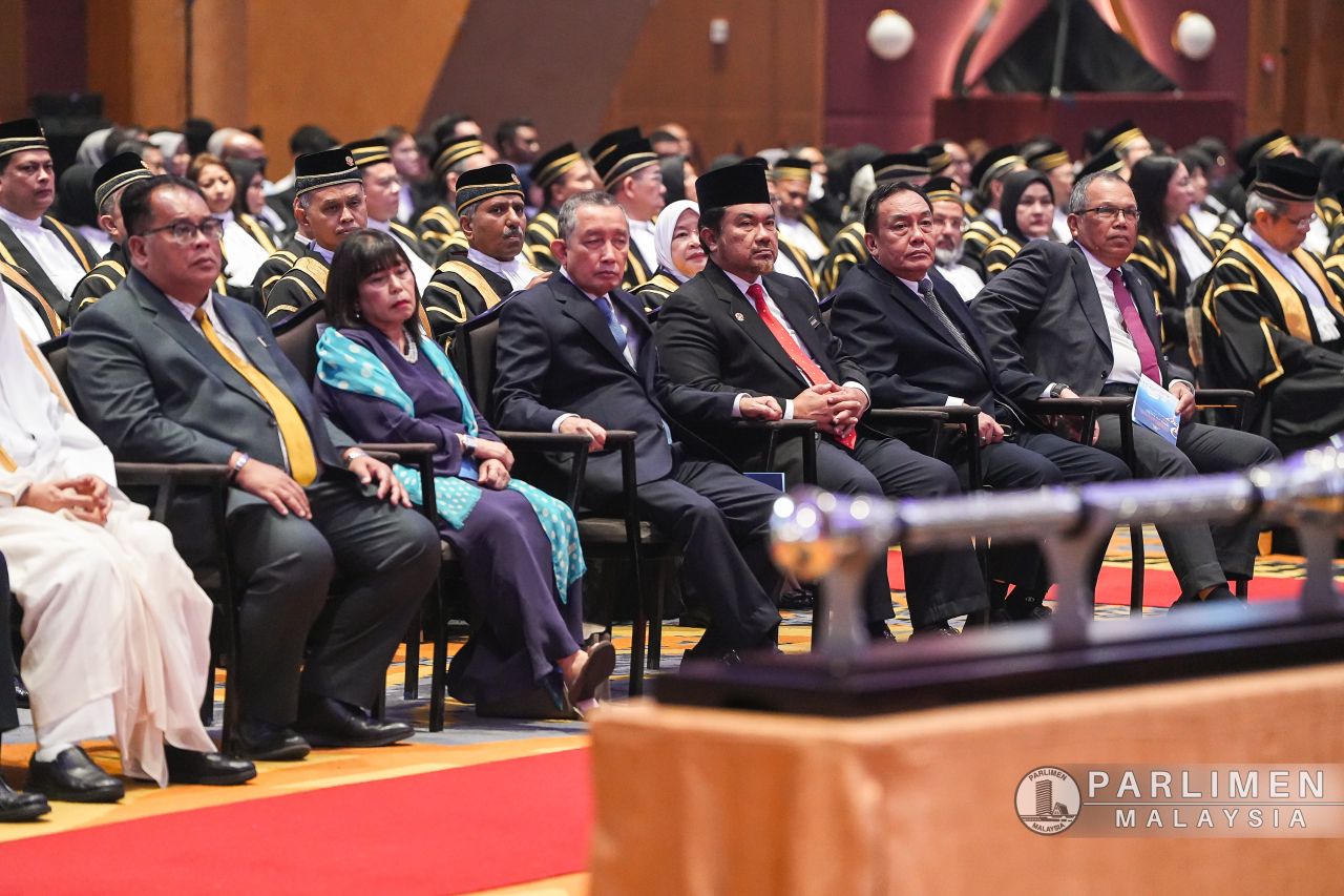 YANG DI-PERTUA DEWAN NEGARA MENGHADIRI MAJLIS…